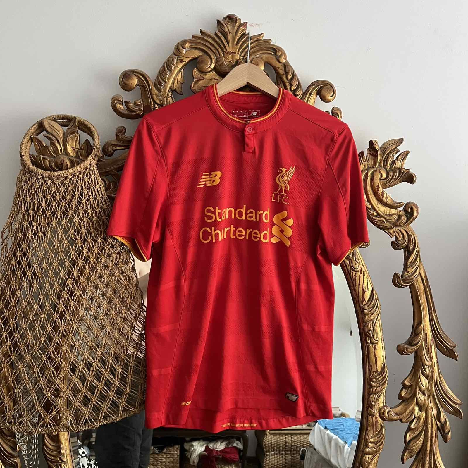 New Balance Vintage New Balance Liverpool soccer jersey size M Size US M / EU 48-50 / 2 - 1 Thumbnail