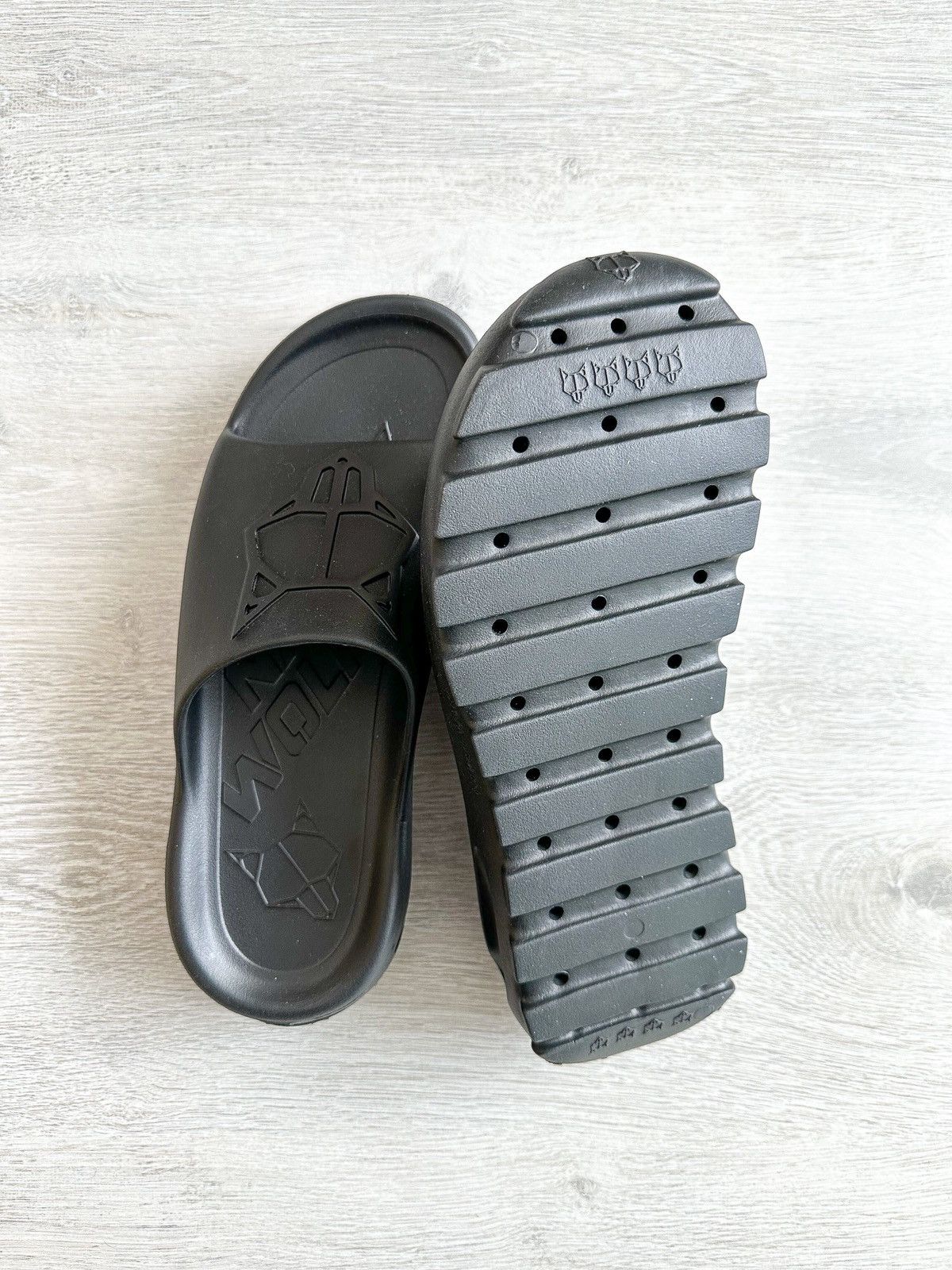 NAKED WOLFE NAKED WOLFE Black Tommy Wold Embossed Sandals Slides Size US 8 / EU 41 - 3 Thumbnail