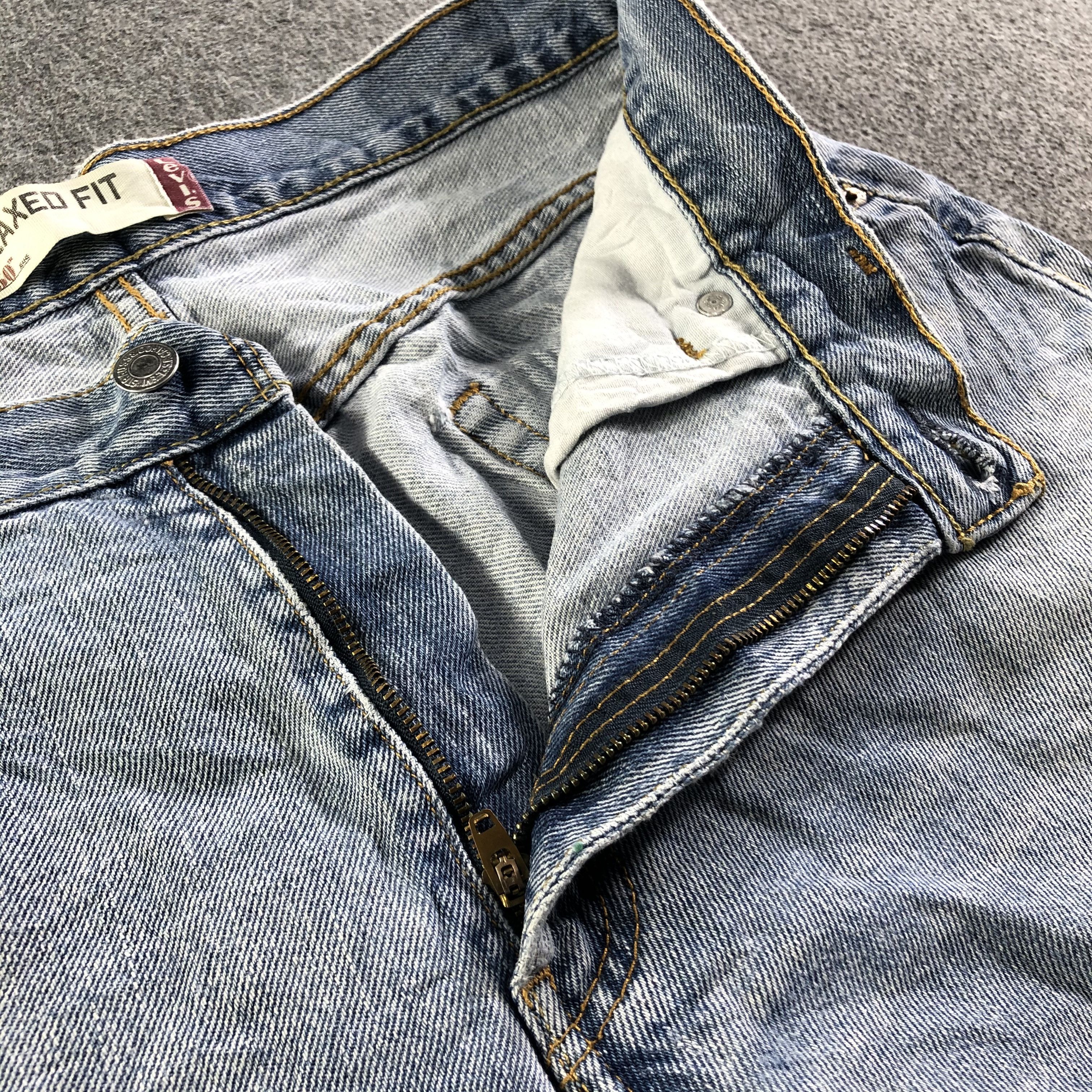 Levi's Vintage Blue Wash Levis 550 Jeans-J4223 Size US 33 - 8 Thumbnail