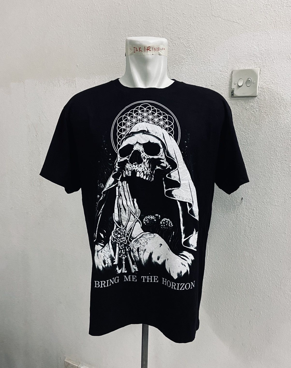 Band Tees BRING ME THE HORIZONS SKULL GRAPHICS TEE Size US L / EU 52-54 / 3 - 3 Thumbnail