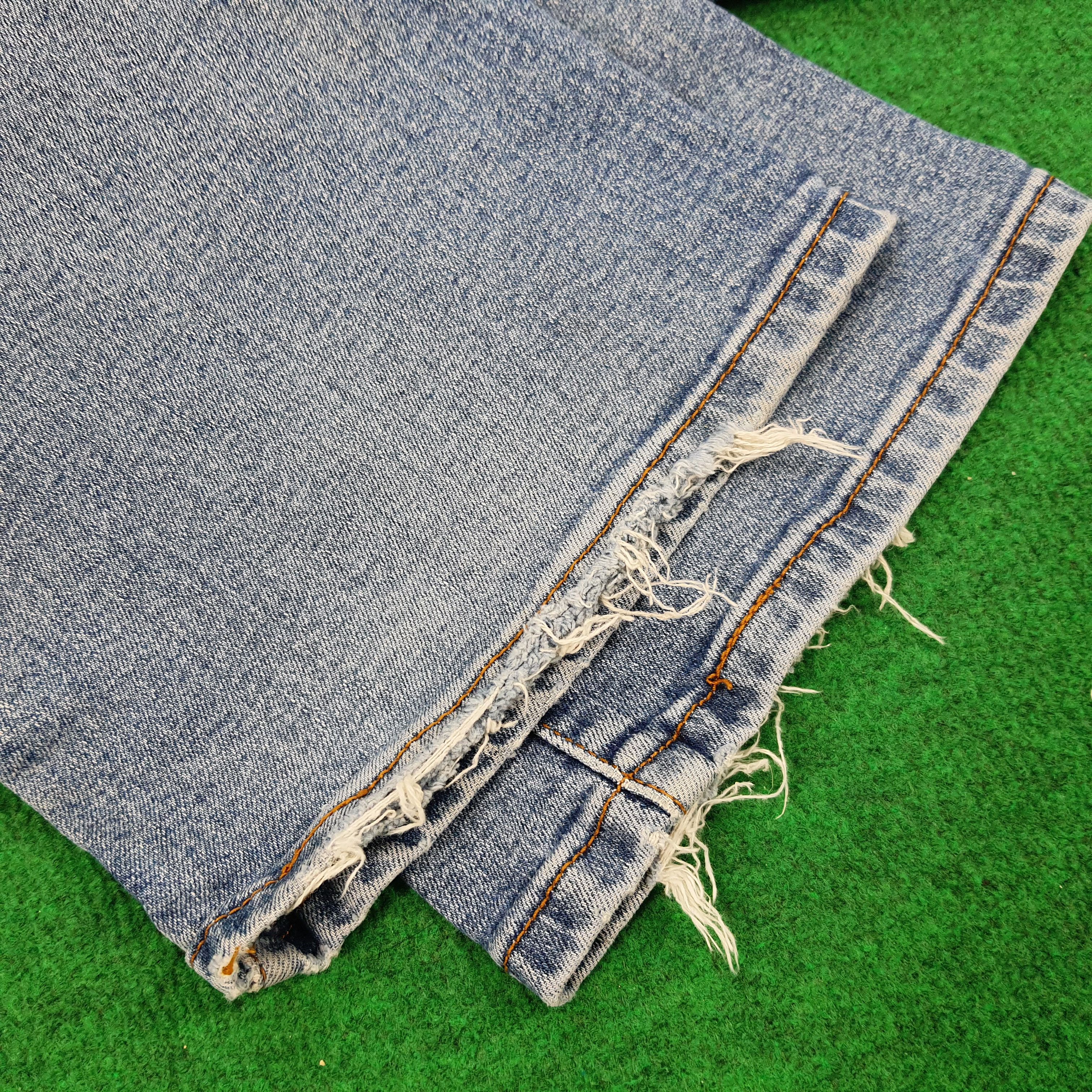 Levi's × Levi's Vintage Clothing × Vintage Vintage Levi's 550 Relaxed Boot Cut Distressed Jeans Size US 30 / EU 46 - 17 Thumbnail