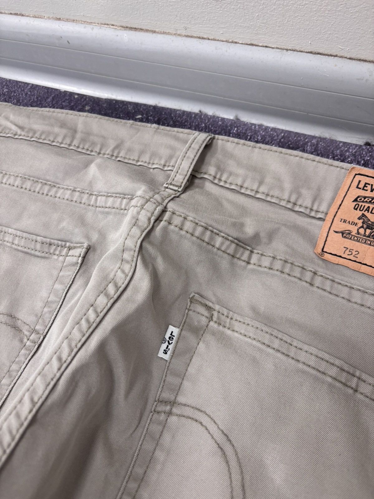 Levi's Vintage Levi’s 752 White Tab Men’s Beige/Grey Pants Jeans Size US 34 / EU 50 - 6 Thumbnail