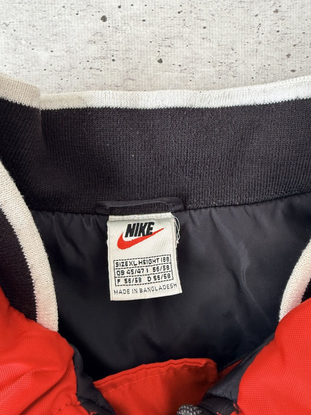 Nike Vintage 90s Nike Windbreaker Jacket y2k Black Red Swoosh Size US XL / EU 56 / 4 - 7 Thumbnail