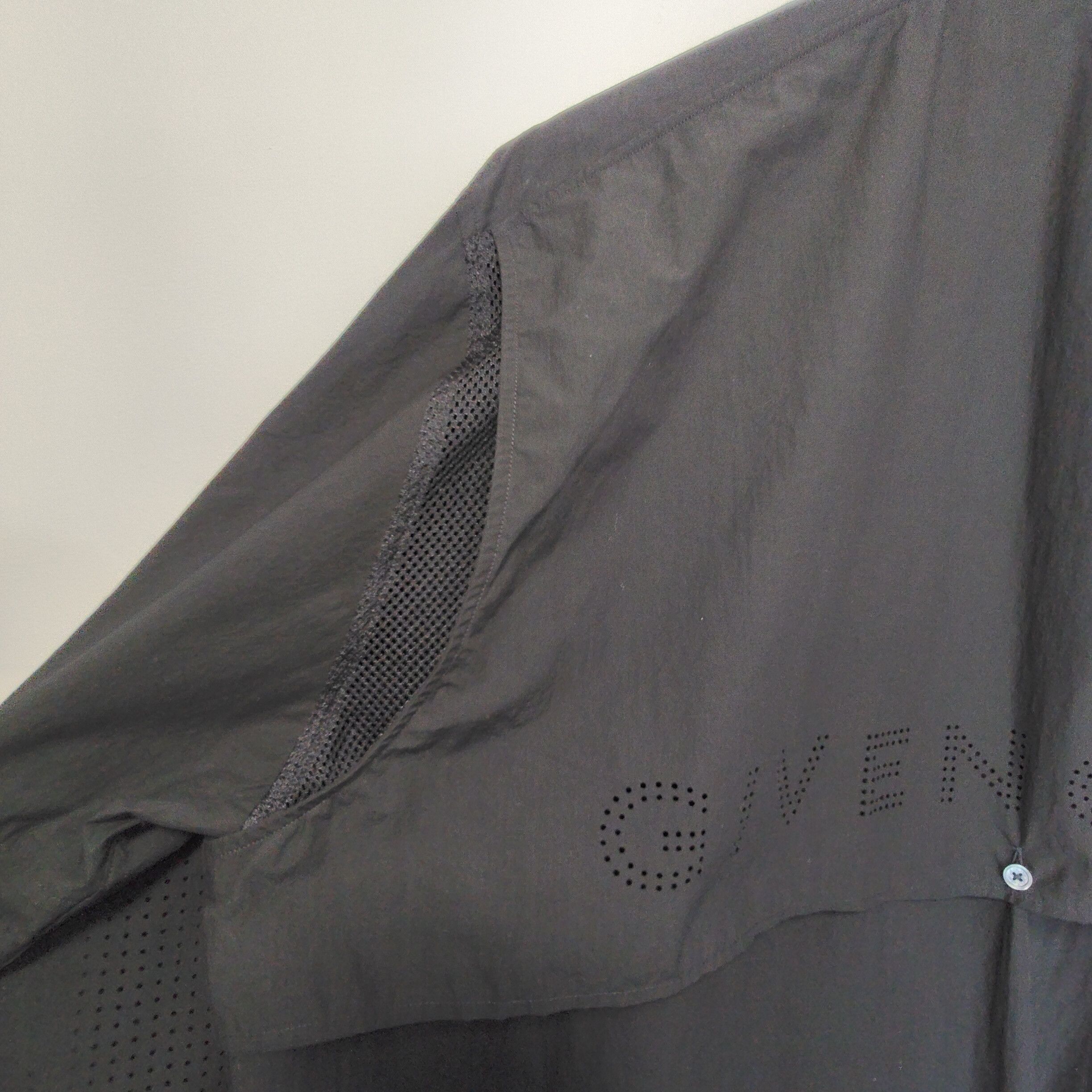 Givenchy Laser cut logo shirt Size US S / EU 44-46 / 1 - 9 Thumbnail