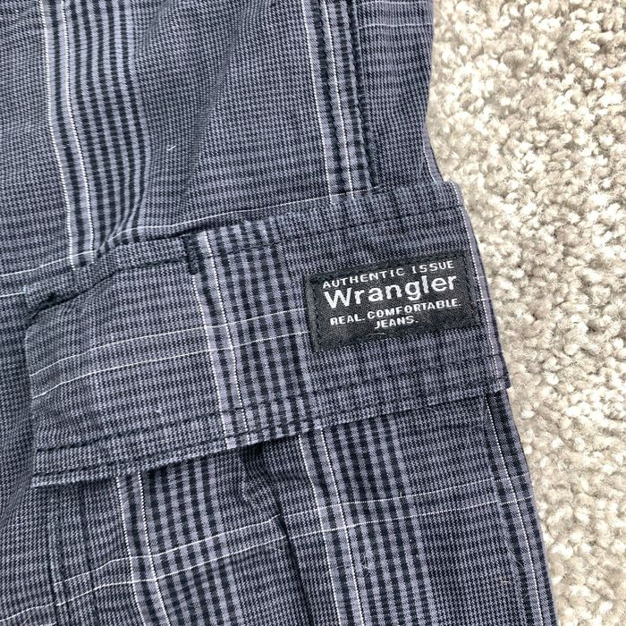 Wrangler cargo best sale shorts size 46