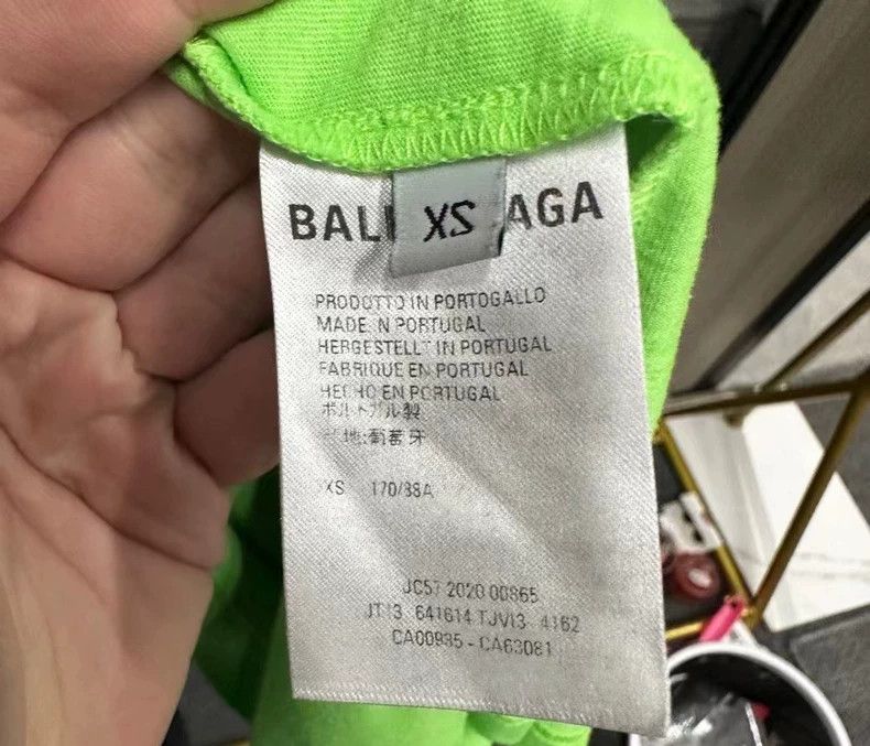 Balenciaga Balenciaga Green Seven Language Short Sleeves Size US XS / EU 42 / 0 - 4 Thumbnail