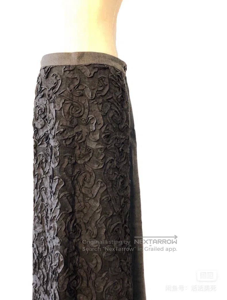 Comme des Garcons Comme Des Garcons size M 3D floral cluster half skirt Size 25" / US 0 / IT 36 - 1 Thumbnail
