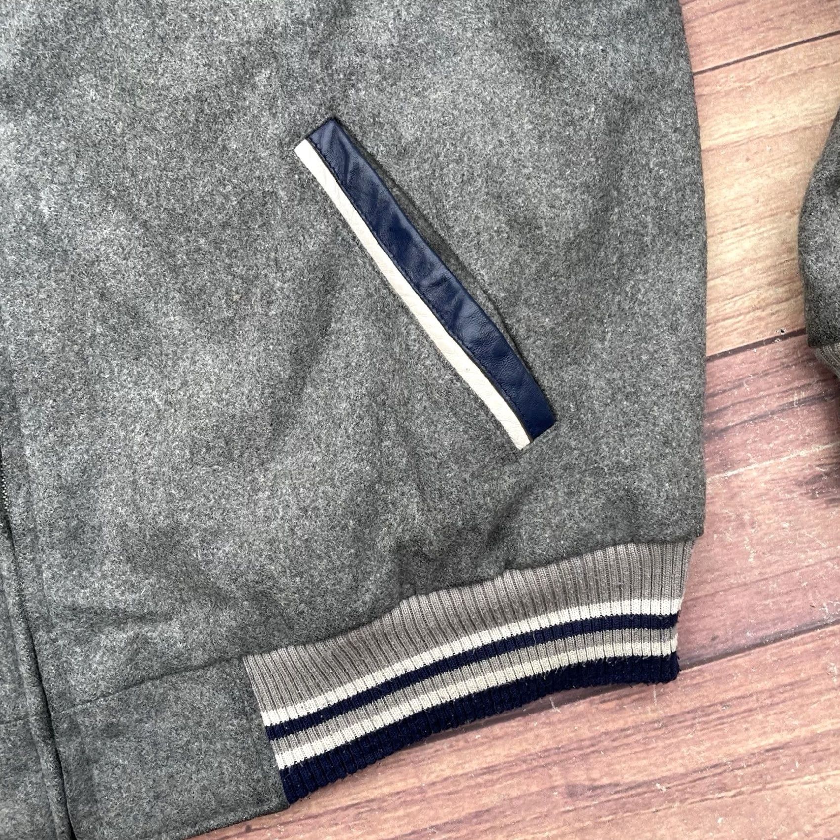 Enyce VINTAGE Y2K Enyce Gray Wool Varsity Jacket Mens 2XL Leather Hits Letterman Parka, 90s Hip Hop Style Varsity Jacket Mens Size US XXL / EU 58 / 5 - 7 Thumbnail