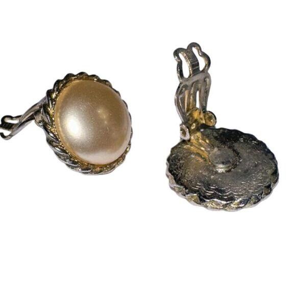 Vintage Vintage Faux Pearl Clip-On Earrings With Gold-Tone Setting f Size ONE SIZE - 5 Thumbnail