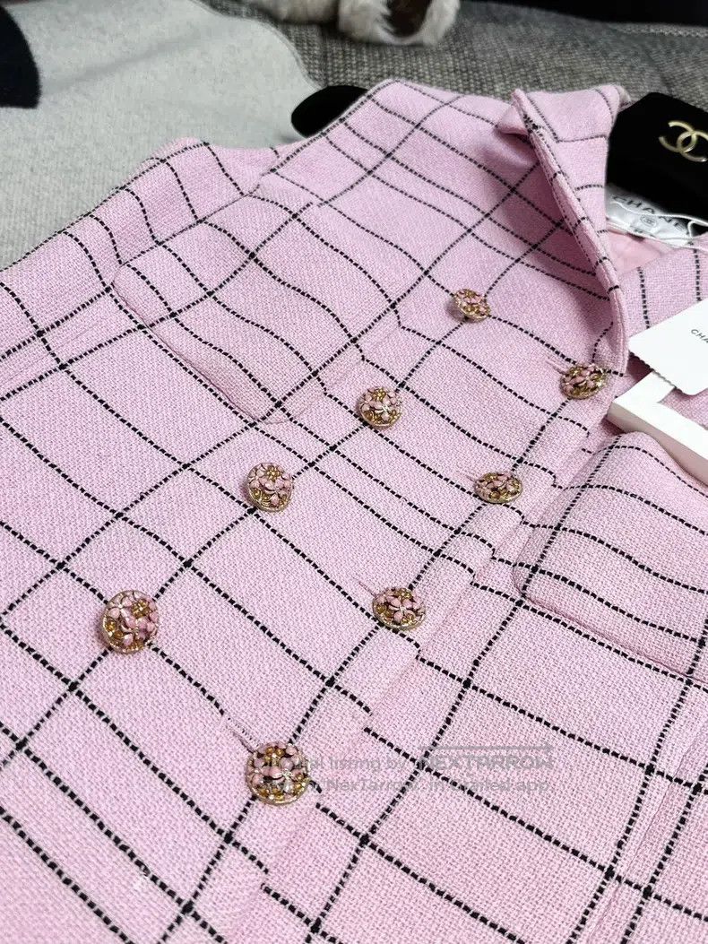 Chanel Chanel 24S pink plaid sleeveless vest jacket Size XS / US 0-2 / IT 36-38 - 4 Thumbnail