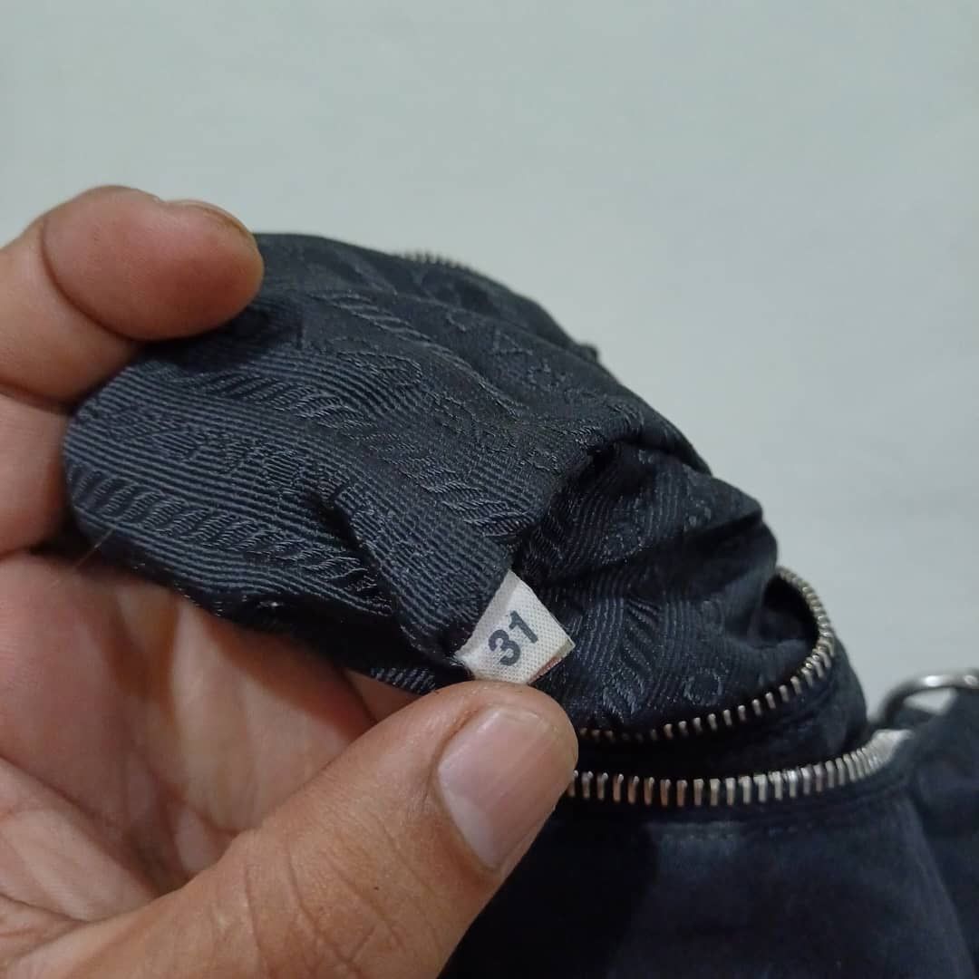 Prada Authentic PRADA Hobo Bag Size ONE SIZE - 21 Thumbnail
