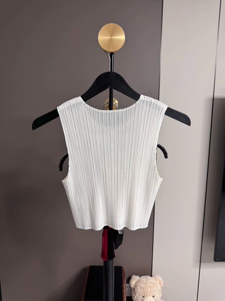 Issey Miyake Issey Miyake size:one size White Green Mountain Limited Ed Size XS / US 0-2 / IT 36-38 - 2 Thumbnail