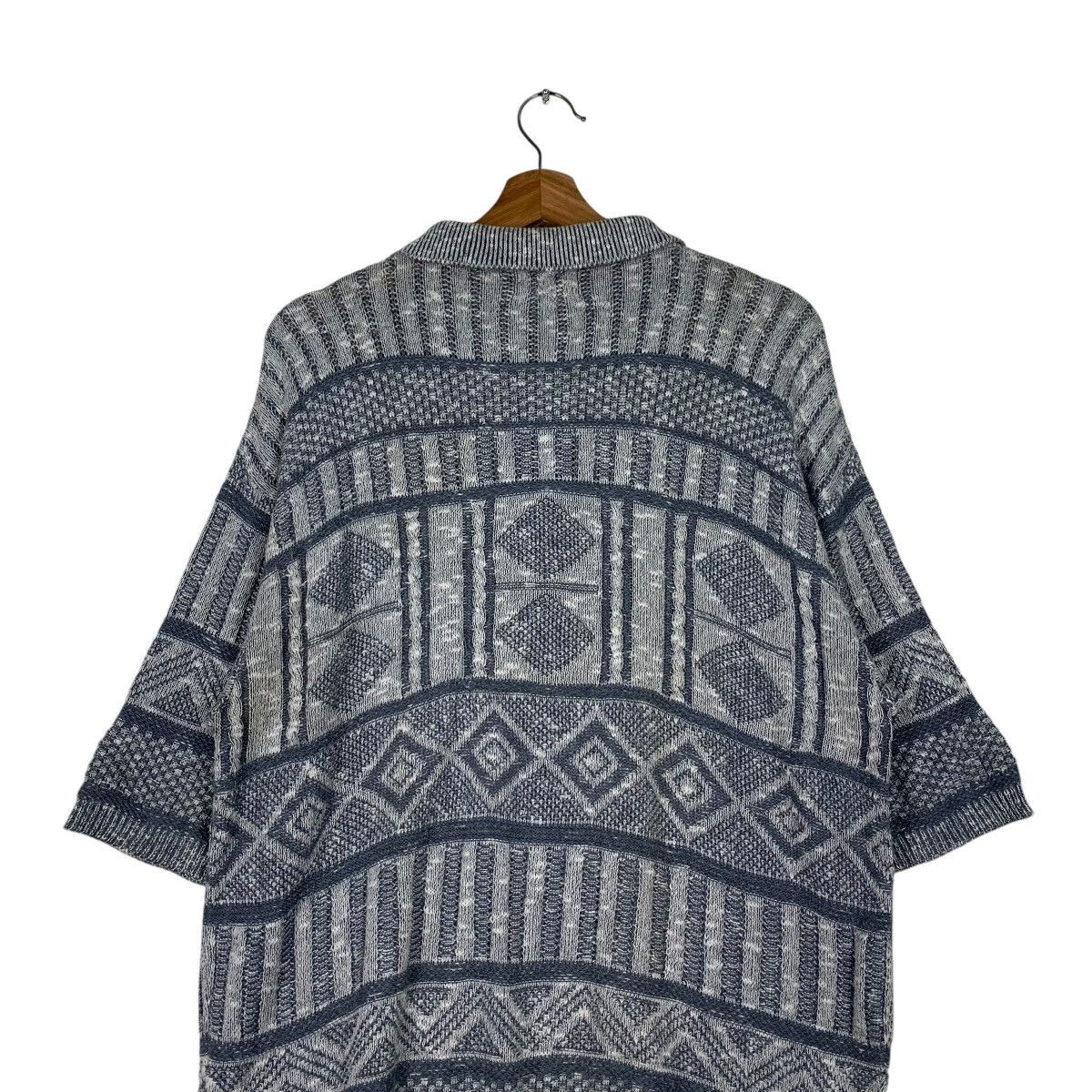 Japanese Brand STOCK RANGE Abstract Design Knitted Polo SS Jumper #1186-C54 Size US L / EU 52-54 / 3 - 11 Thumbnail