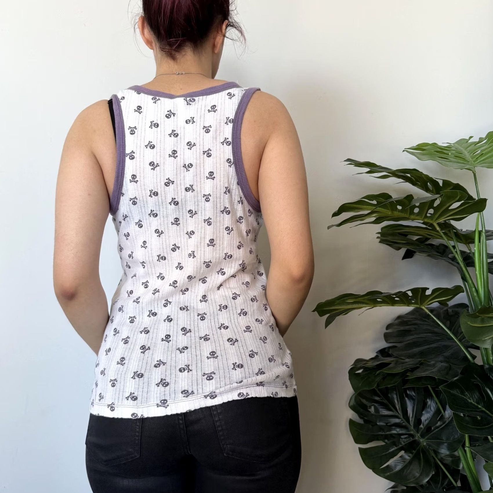Vintage VINTAGE Y2K Tank Top Skull Crossbones Womens S White Purple Rib Knit Punk Emo Size S / US 4 / IT 40 - 2 Thumbnail
