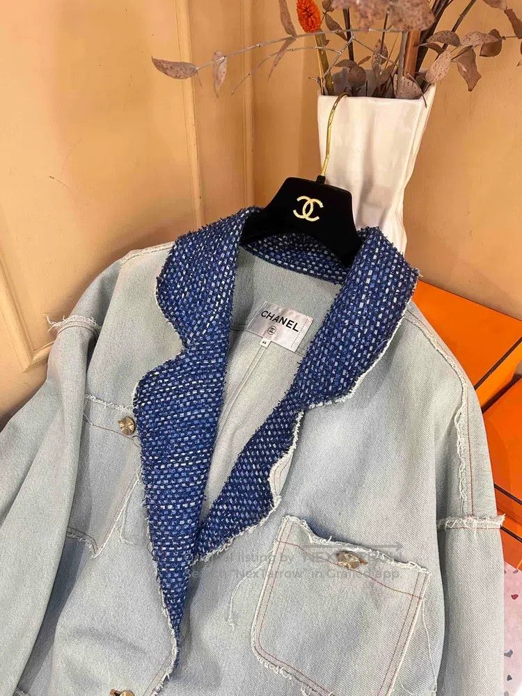 Chanel Chanel Light blue stitched denim jacket Size M / US 6-8 / IT 42-44 - 2 Thumbnail
