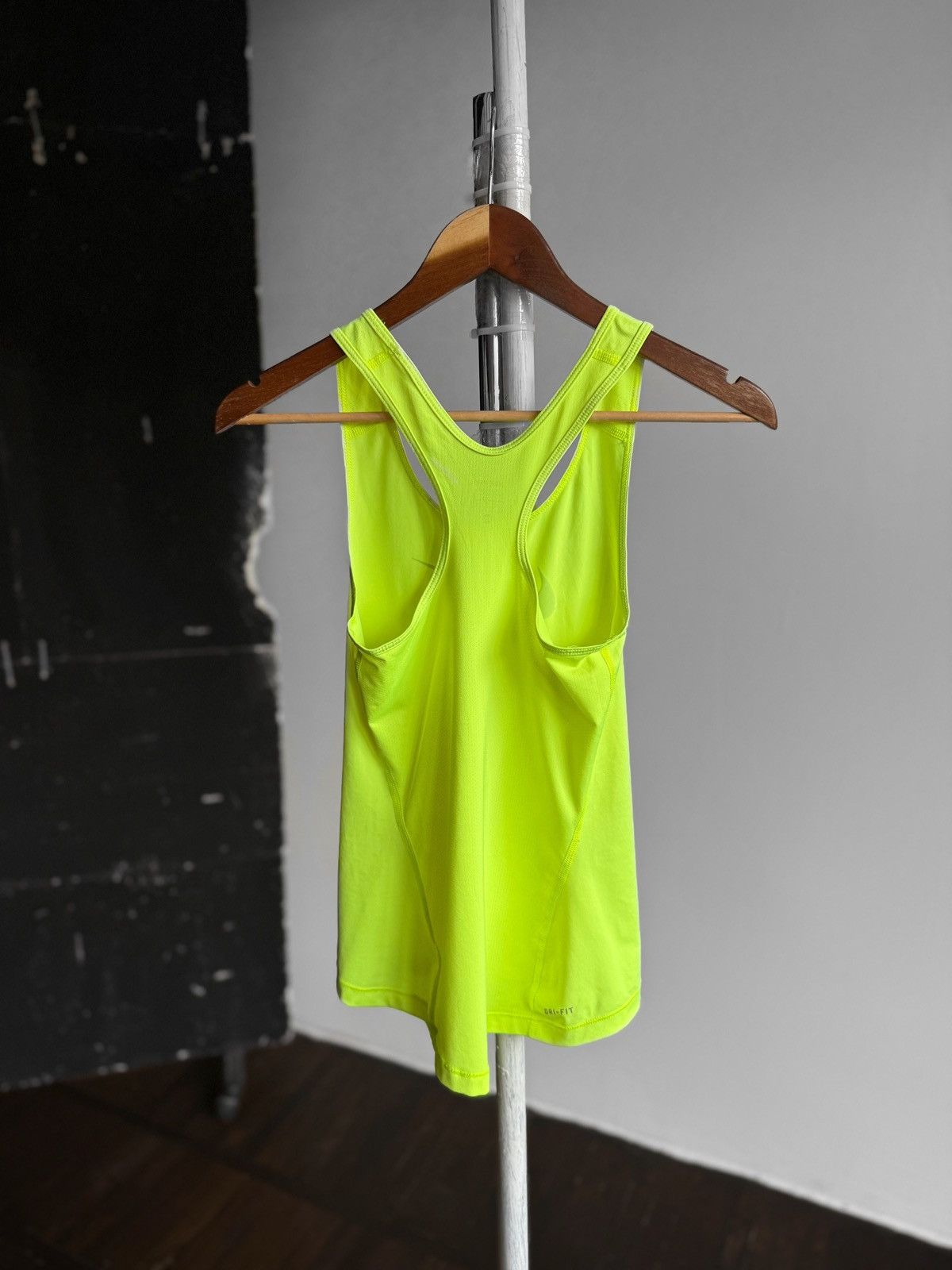 Nike Nike Pro Womens Green Sports Tank Top Center Print Active Size XS / US 0-2 / IT 36-38 - 2 Thumbnail