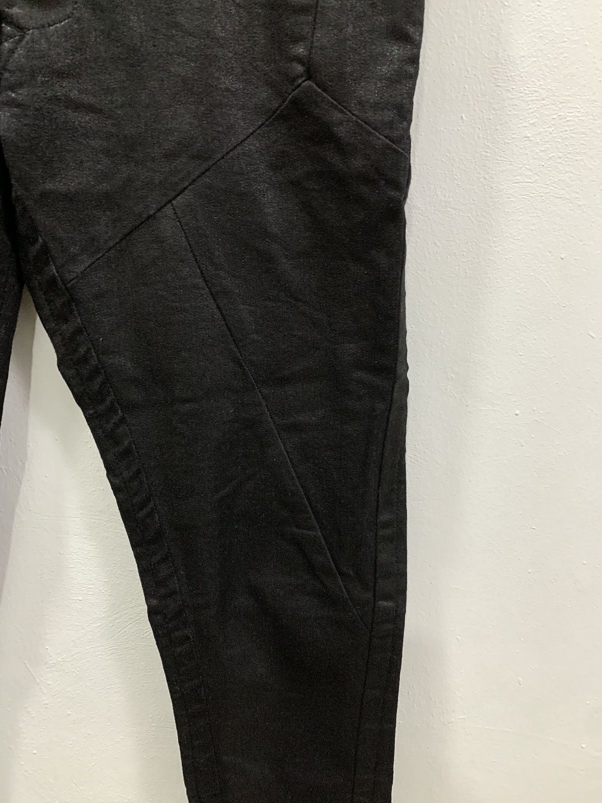 Julius JULIUS FALL WINTER 15-16 “SPHERE” COATED SKINNY LONG PANTS Size US 32 / EU 48 - 6 Thumbnail