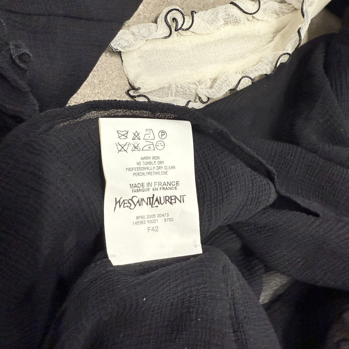 Yves Saint Laurent YVES SAINT LAURENT SILK BLOUSE Size S / US 4 / IT 40 - 6 Thumbnail