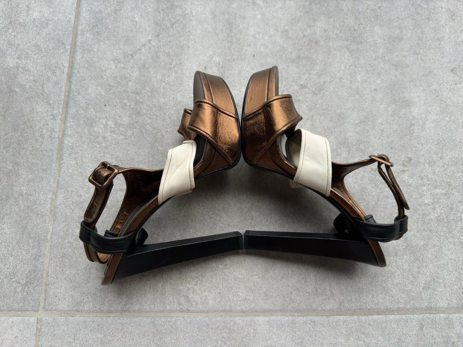 Gucci Gucci Hight Heel Gold Leather Platform Sandals Size 41 Size US 11 / IT 41 - 11 Thumbnail