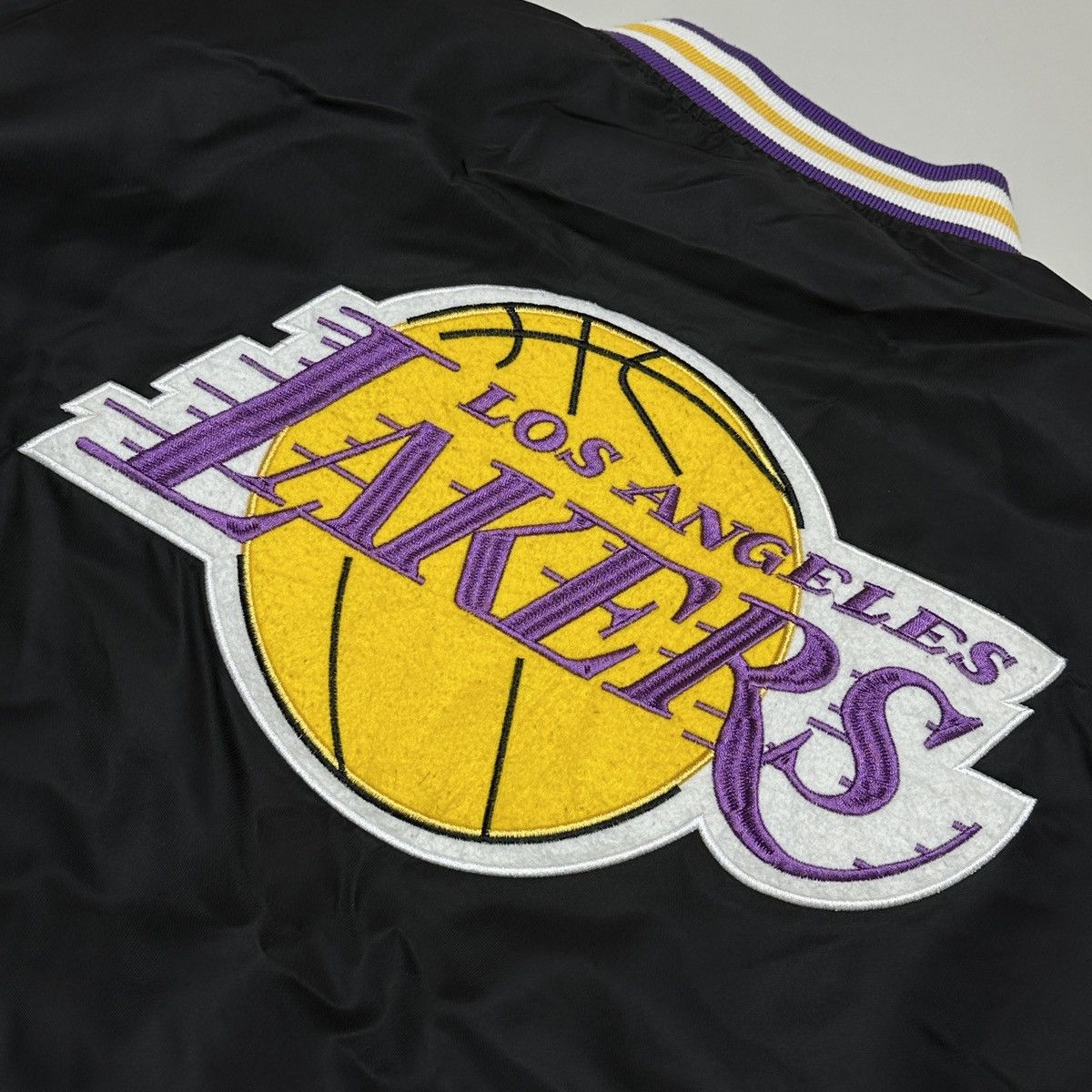 NBA 🔥LEBRON JAMES LAKERS 23🔥 BIG LOGO VARSITY BOMBER JACKET Size US XL / EU 56 / 4 - 8 Thumbnail