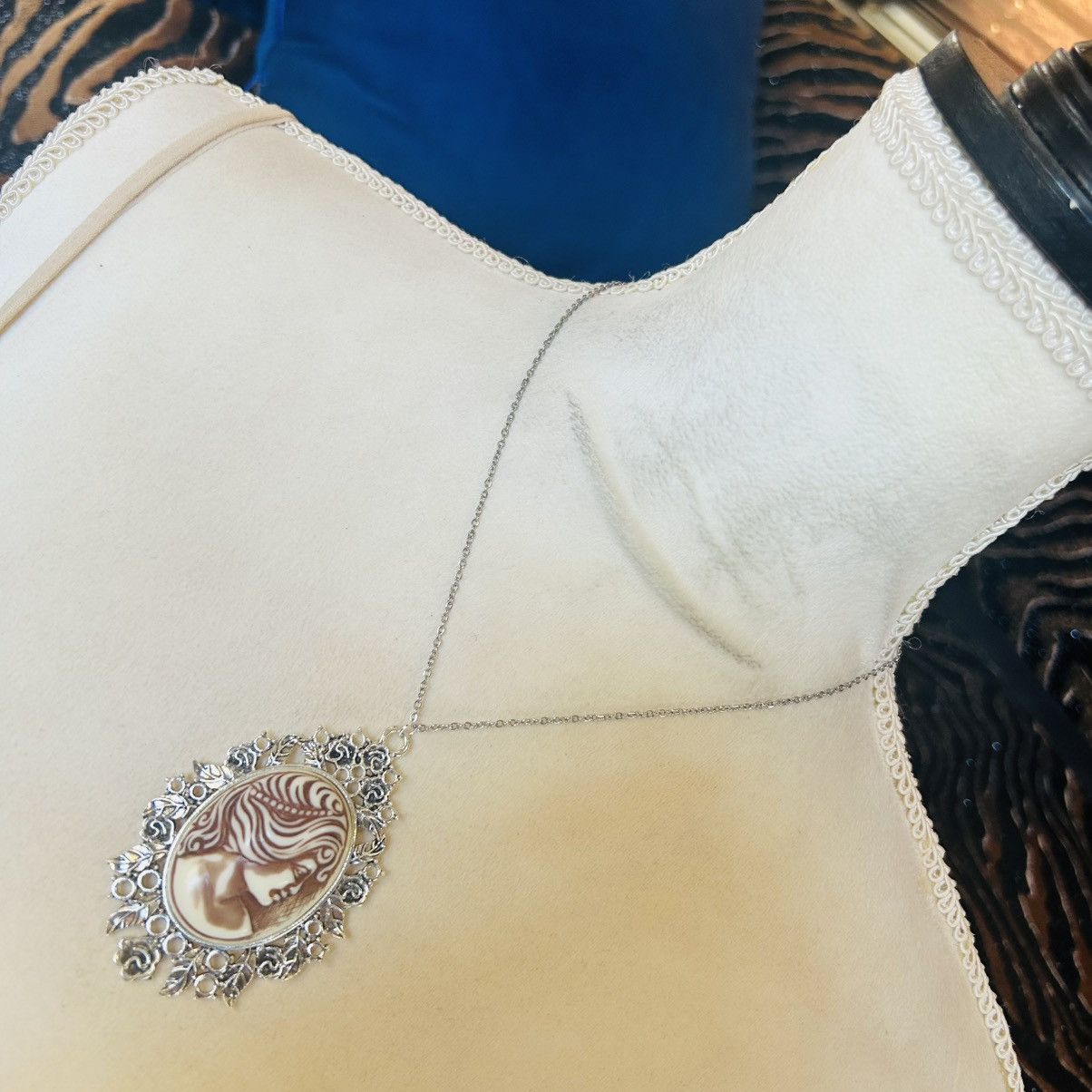 Handmade Handcrafted vintage high dome Victorian lady cameo necklace Size ONE SIZE - 2 Thumbnail