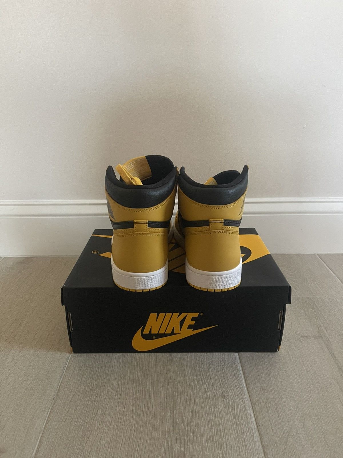 Nike Nike Air Jordan 1 Retro High OG Pollen Black Size 9 (New) Size US 9 / EU 42 - 5 Thumbnail