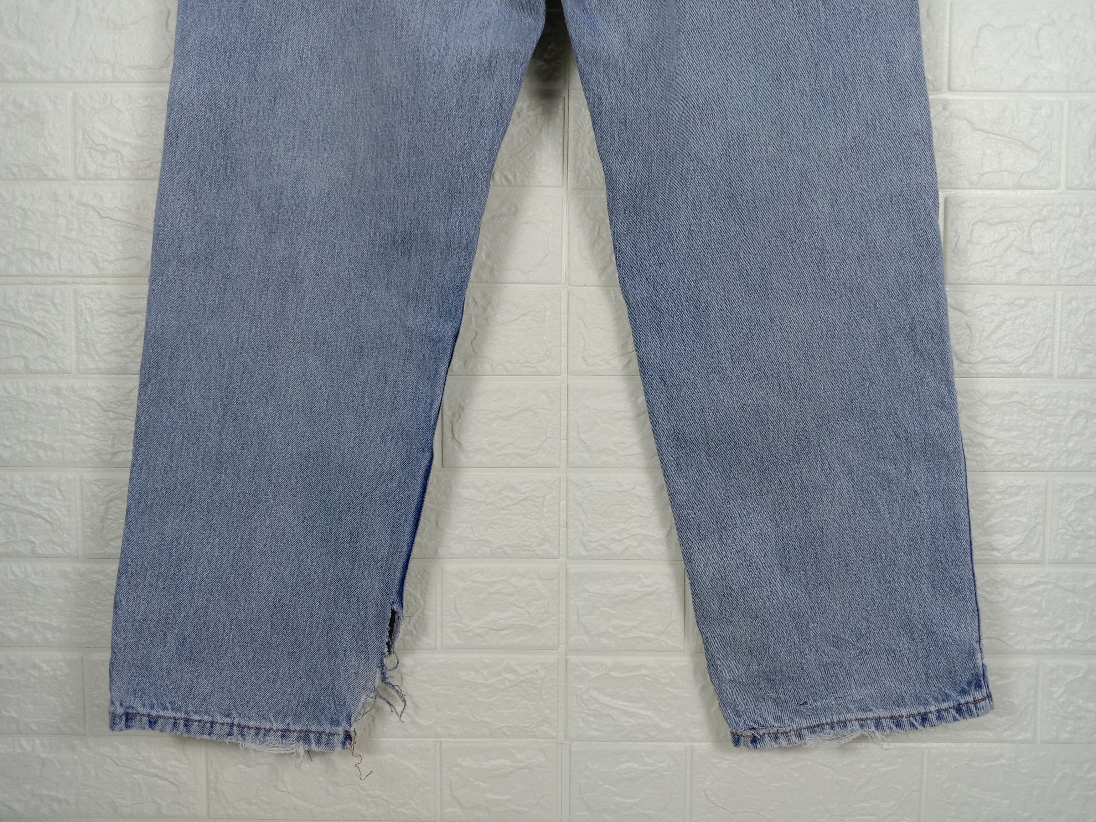 Levi's Vintage Levi's 550 Jeans Light Wash Distressed Denim Size US 34 / EU 50 - 8 Thumbnail