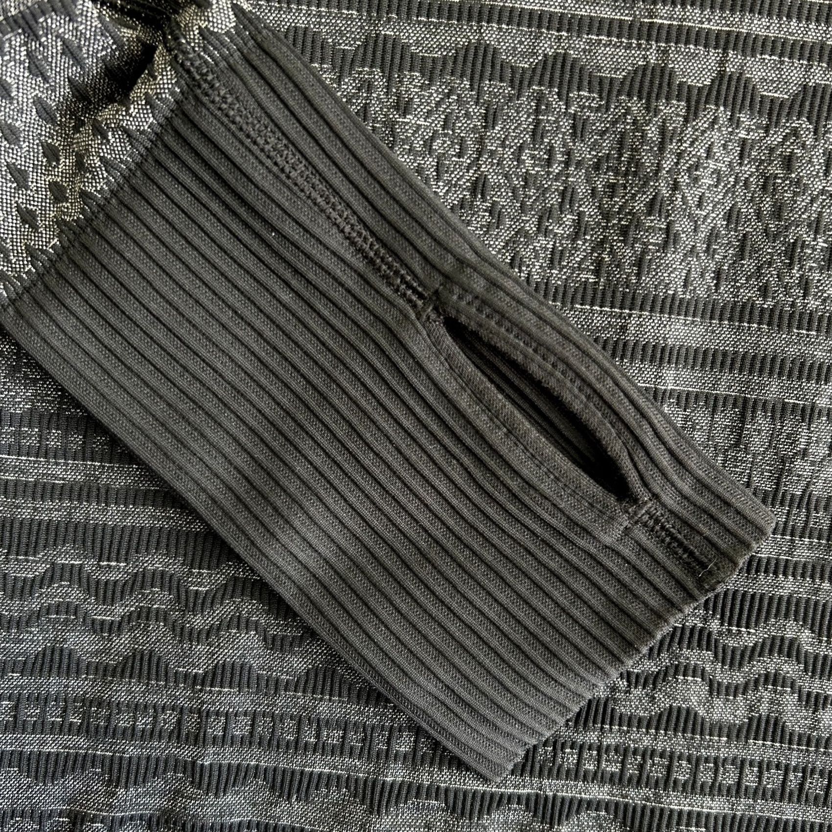 Lululemon Lululemon Top Womens 4 Gray Rest Less Pullover Size Thumbholes Crewneck Athleisure Size S / US 4 / IT 40 - 3 Thumbnail