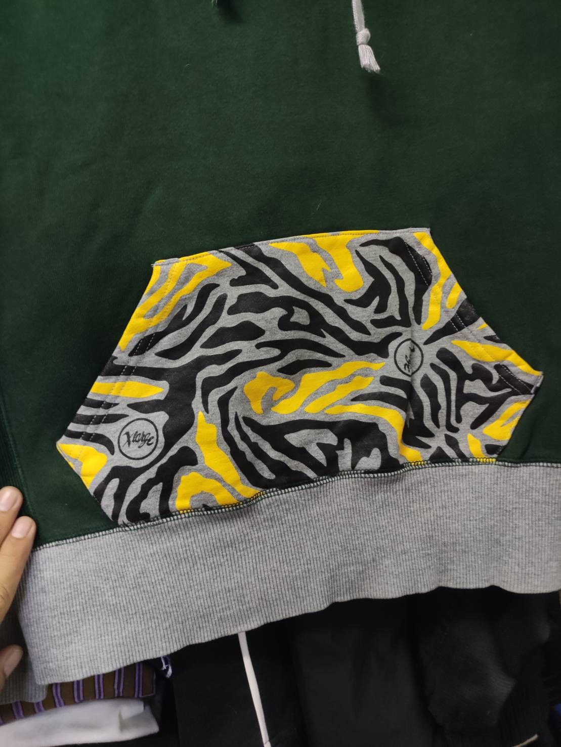 Japanese Brand Vintage Xlarge Brand Back Logo Pullover Camo Hoodie Size US M / EU 48-50 / 2 - 3 Thumbnail