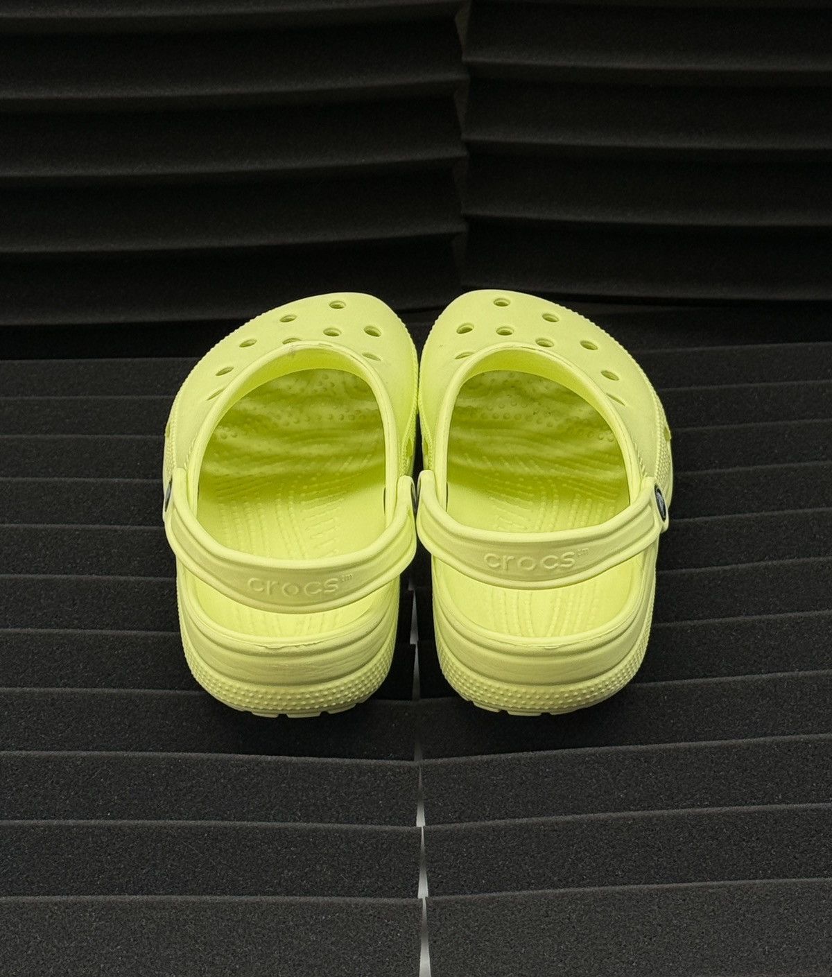 Crocs Classic Clog Slip On - Soft Yellow Size US 10 / EU 43 - 4 Thumbnail