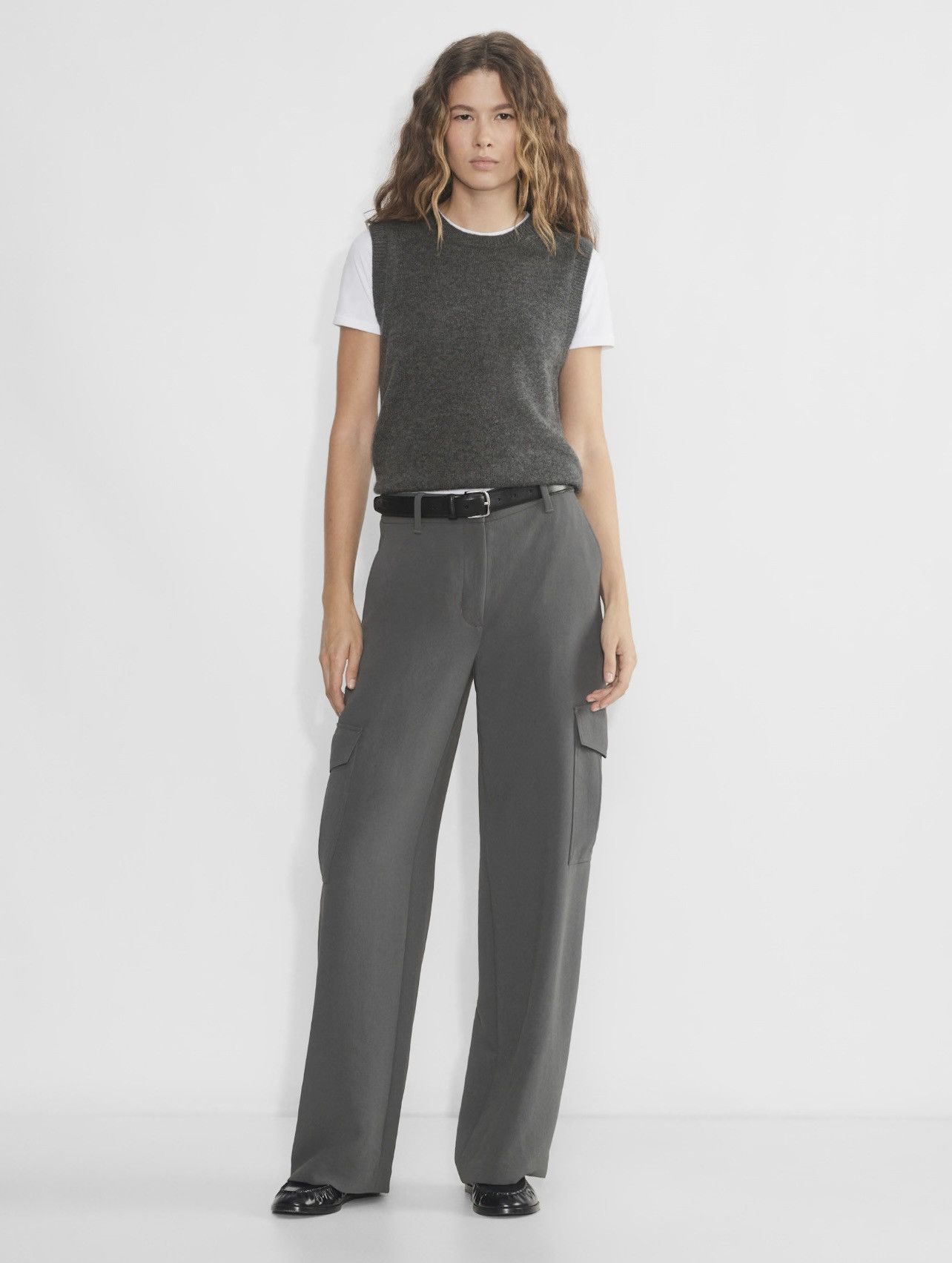 Aritzia Aritzia Wilfred Bridger Cargo Pant Size 30" / US 8 / IT 44 - 1 Thumbnail