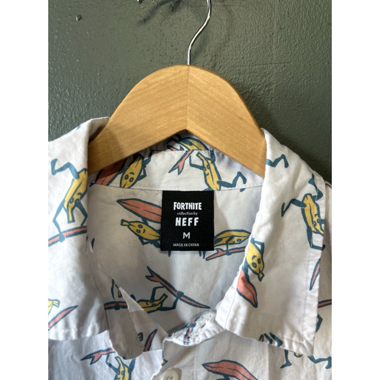 Vintage Fortnite x Neff Mens White Short Sleeve Button Up Banana Graphic Size M Size US 31 - 3 Thumbnail