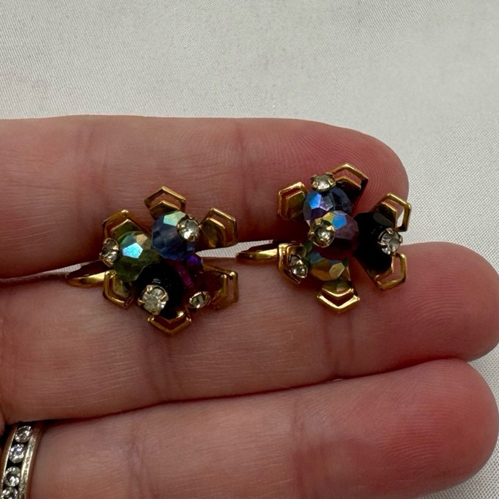 NBDN Nobrandedon VTG crystal screw back earrings Size ONE SIZE - 1 Thumbnail