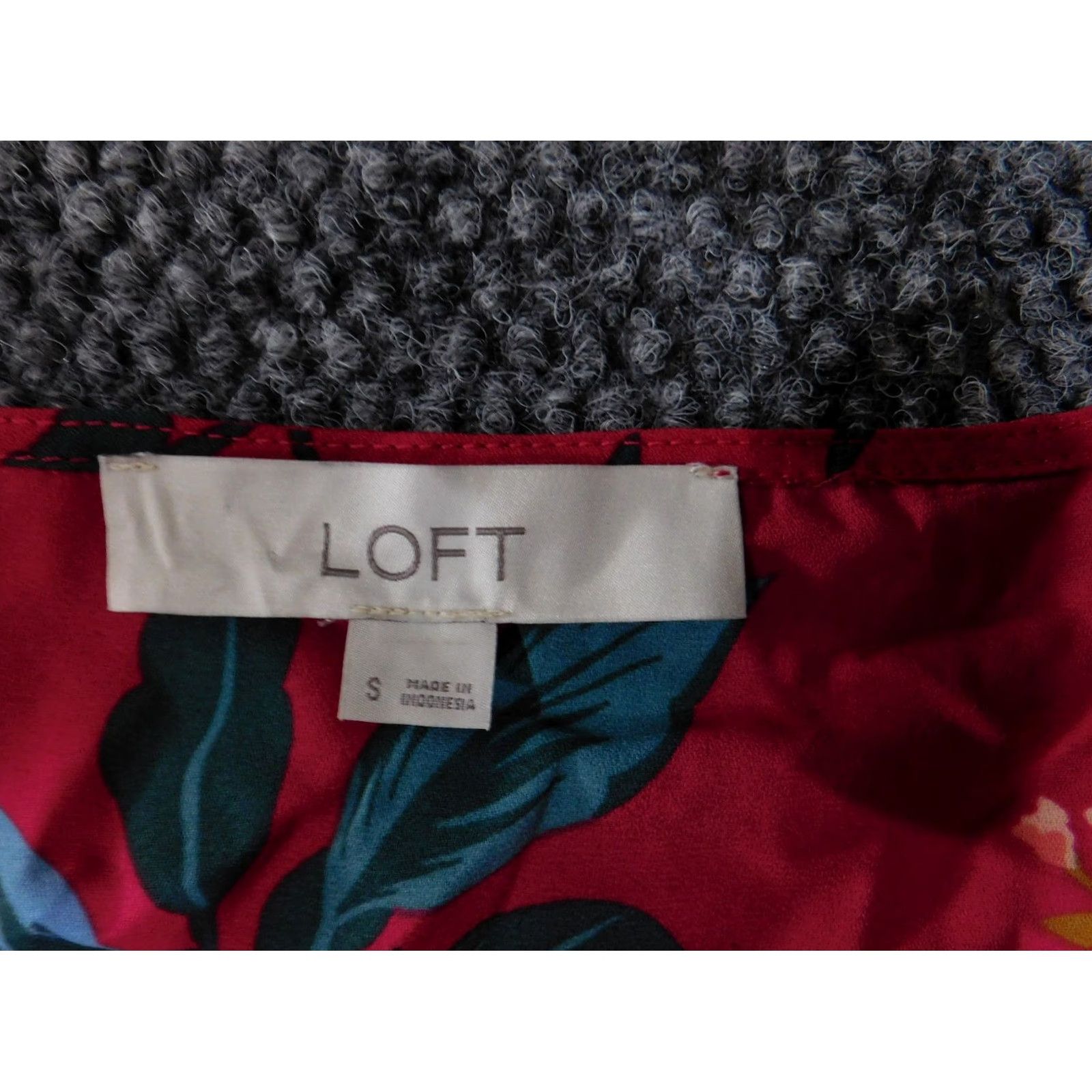 Loft LOFT Blouse Womens Small Red Floral Long Sleeve V-Neck Lightweight Top Size S / US 4 / IT 40 - 4 Thumbnail