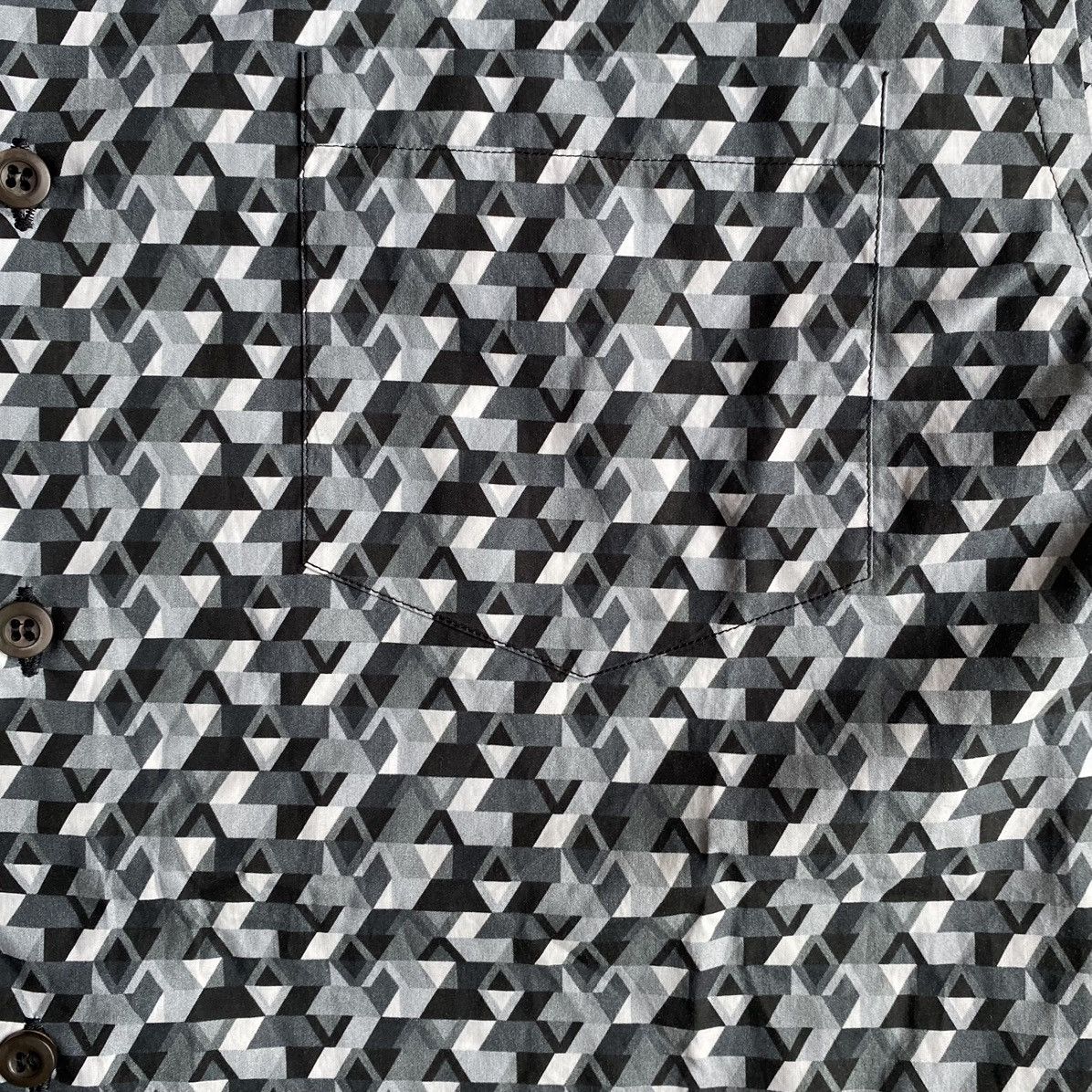 Prada Fall 2017 Geometric Print Shirt Size US M / EU 48-50 / 2 - 5 Thumbnail