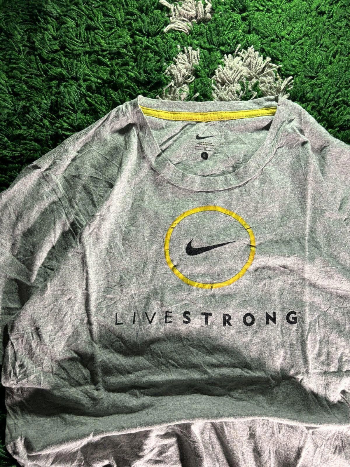 Nike 2010s Nike “Livestrong” Tee Size US L / EU 52-54 / 3 - 3 Thumbnail