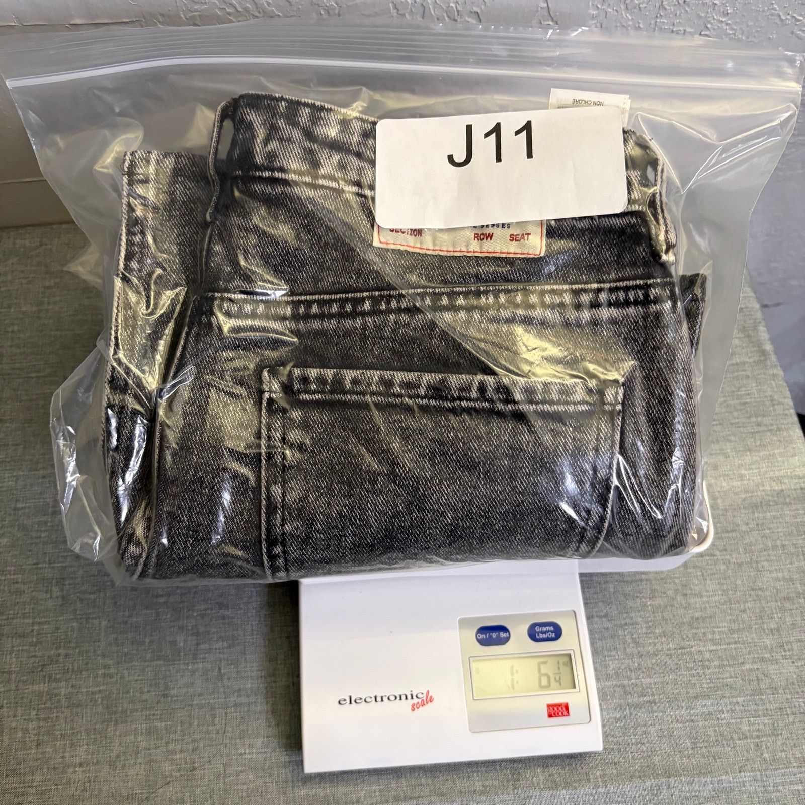 True Religion True Religion Women’s Vintage Cargo Midi Denim Skirt Size 26" / US 2 / IT 38 - 11 Thumbnail