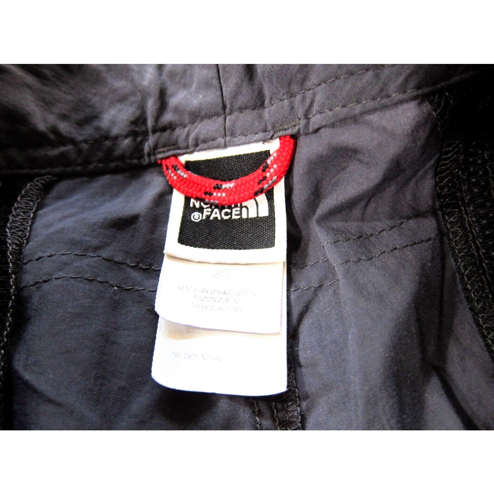 The North Face VINTAGE The North Face 100% Nylon Grey Lightweight Hike Travel Pocket Cargo Short Men 32 Size US 32 / EU 48 - 4 Thumbnail