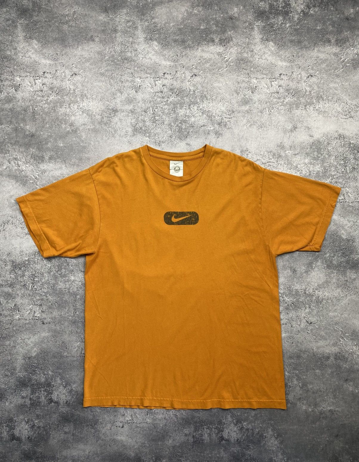 Nike Nike Vintage T-Shirt Centre Logo Y2K 90s Tee Swoosh Size US L / EU 52-54 / 3 - 2 Thumbnail