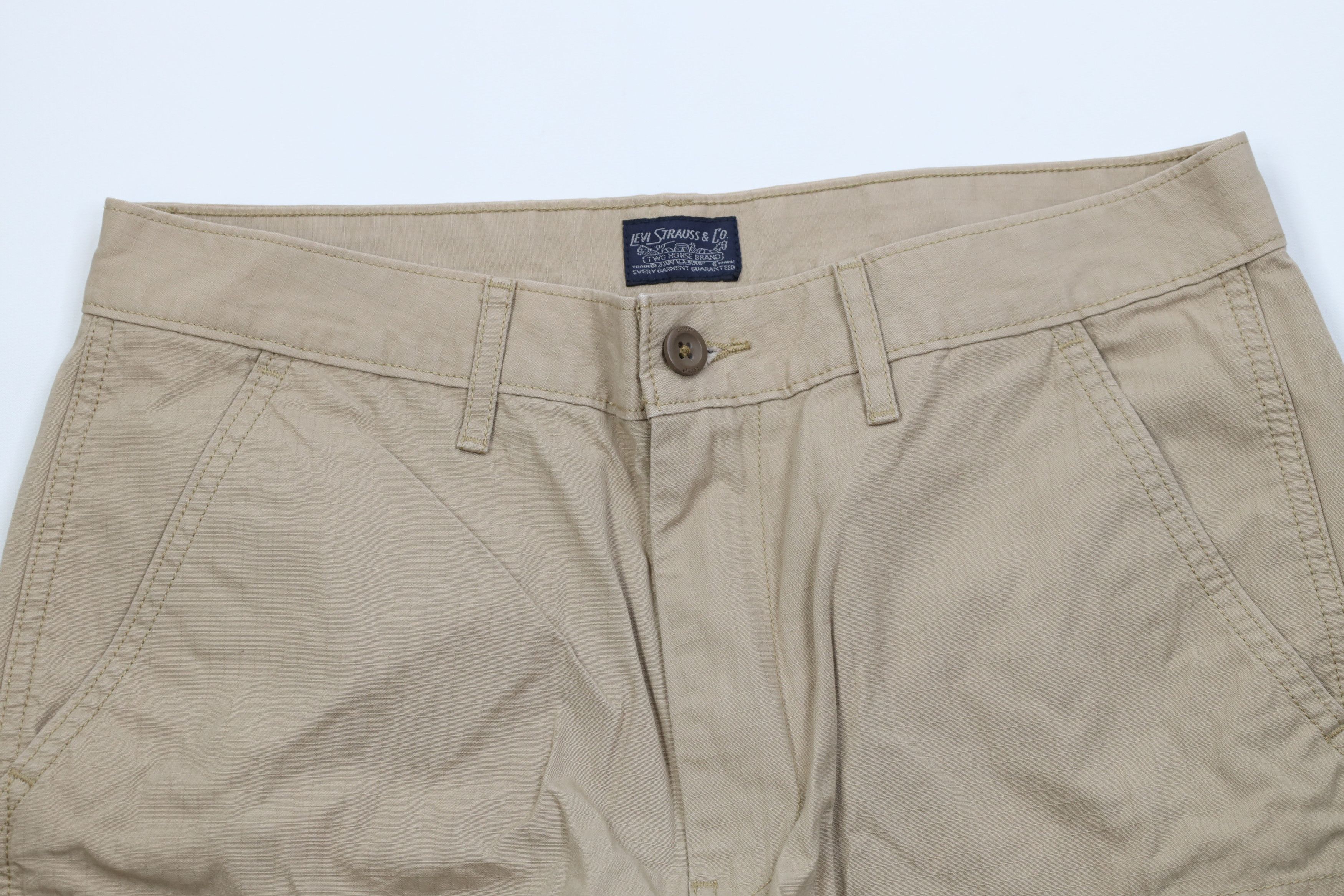 Levi's Vintage Y2K Levis Baggy Cargo Shorts Beige Khaki Cotton Size US 32 / EU 48 - 2 Thumbnail