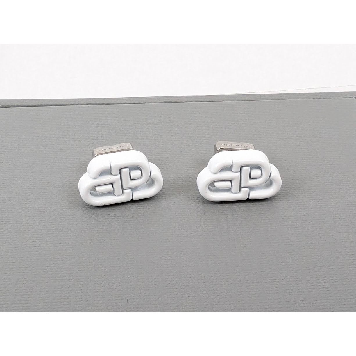 Balenciaga o1rshd1 Q:2 / Size: OS / BB Stud Earrings in White Size ONE SIZE - 2 Thumbnail