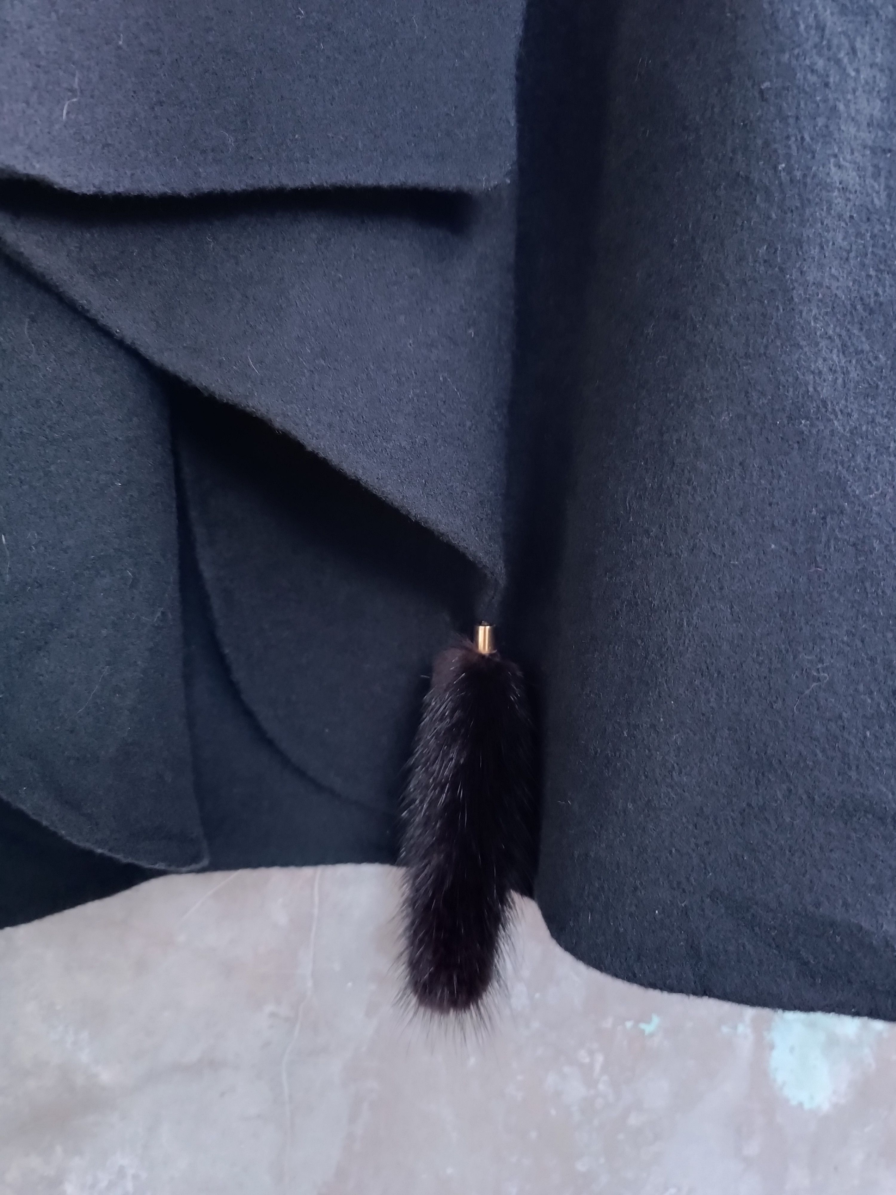 Japanese Brand SIEN, ENNE BLACK WOOL BLAZER WITH UNIQUE FUR SCARF Size M / US 6-8 / IT 42-44 - 2 Thumbnail