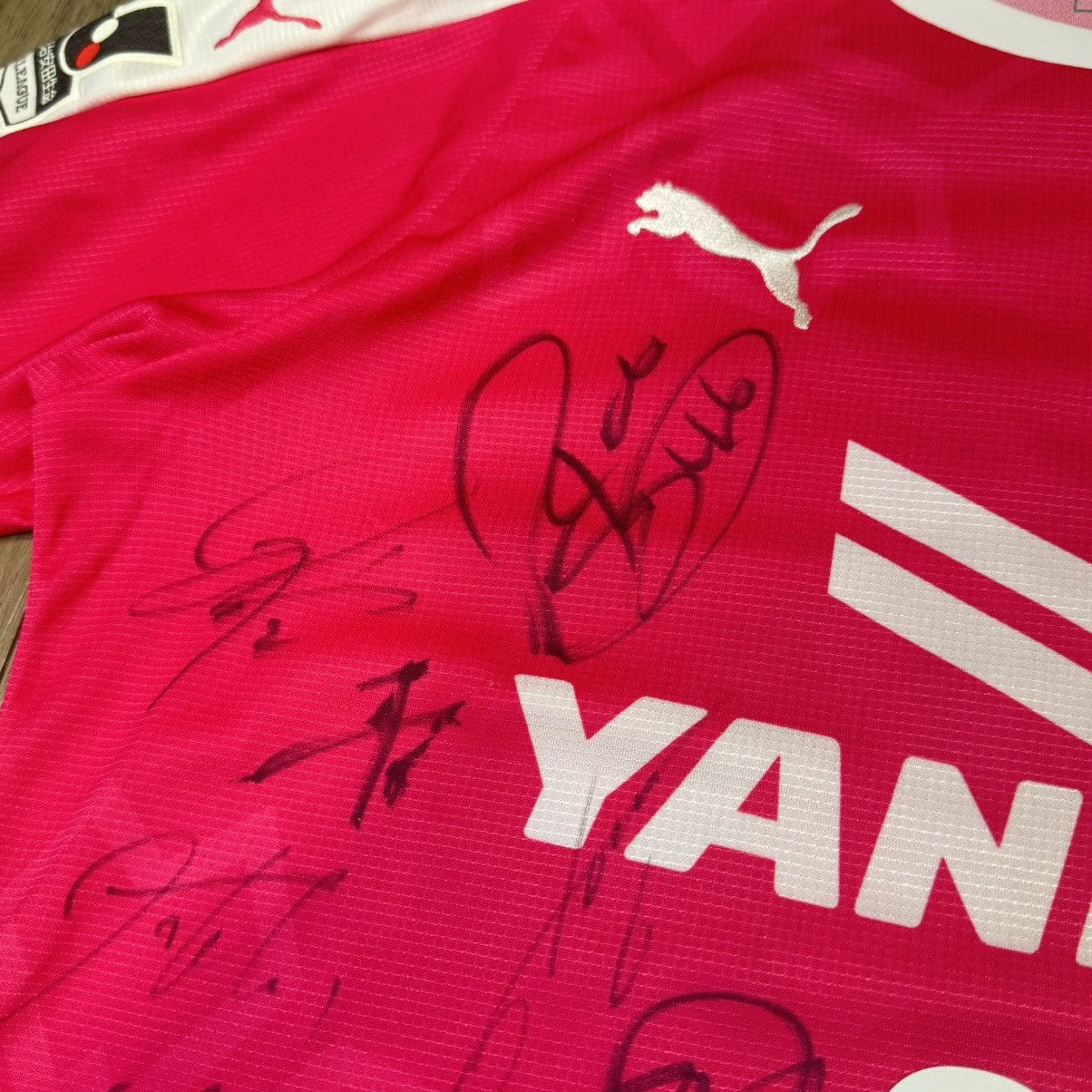 Puma Osaka Cerezo 2018 squad signed jersey Size US M / EU 48-50 / 2 - 6 Thumbnail