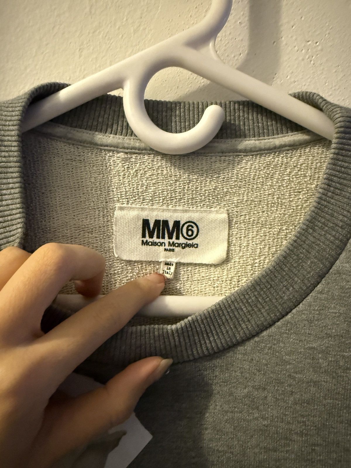 MM6 MM6 MAISON MARGIELA Sweatshirt With Rose Print Size XS / US 0-2 / IT 36-38 - 2 Thumbnail