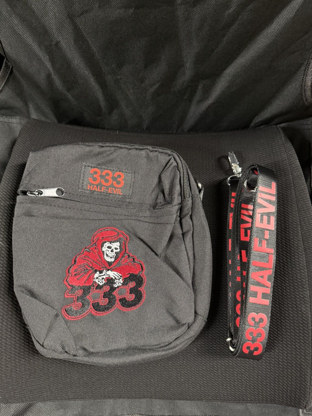 Half Evil Half evil 333 red shoulder bag Size ONE SIZE - 1 Thumbnail