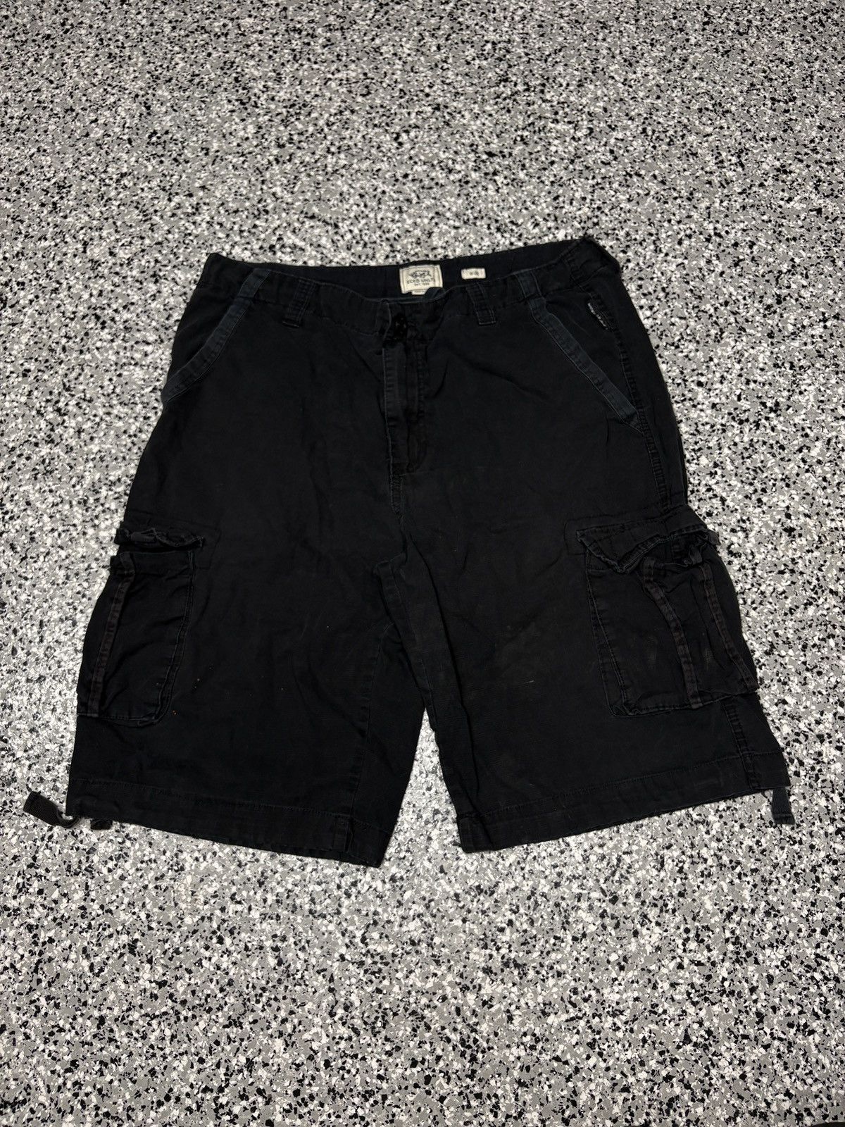 Ecko Unltd. 2000s Ecko Untld. Black Cargo Baggy Fit Shorts Size 36 Size US 36 / EU 52 - 1 Thumbnail