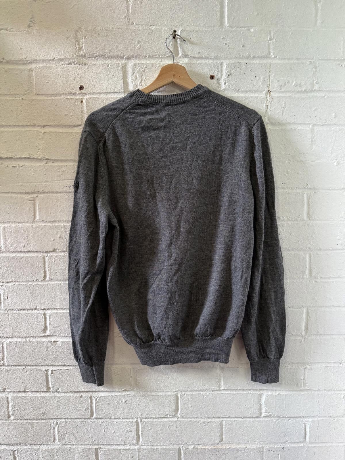 Hugo Boss Hugo Boss Grey V-Neck Sweater P-609 Size US XL / EU 56 / 4 - 4 Thumbnail