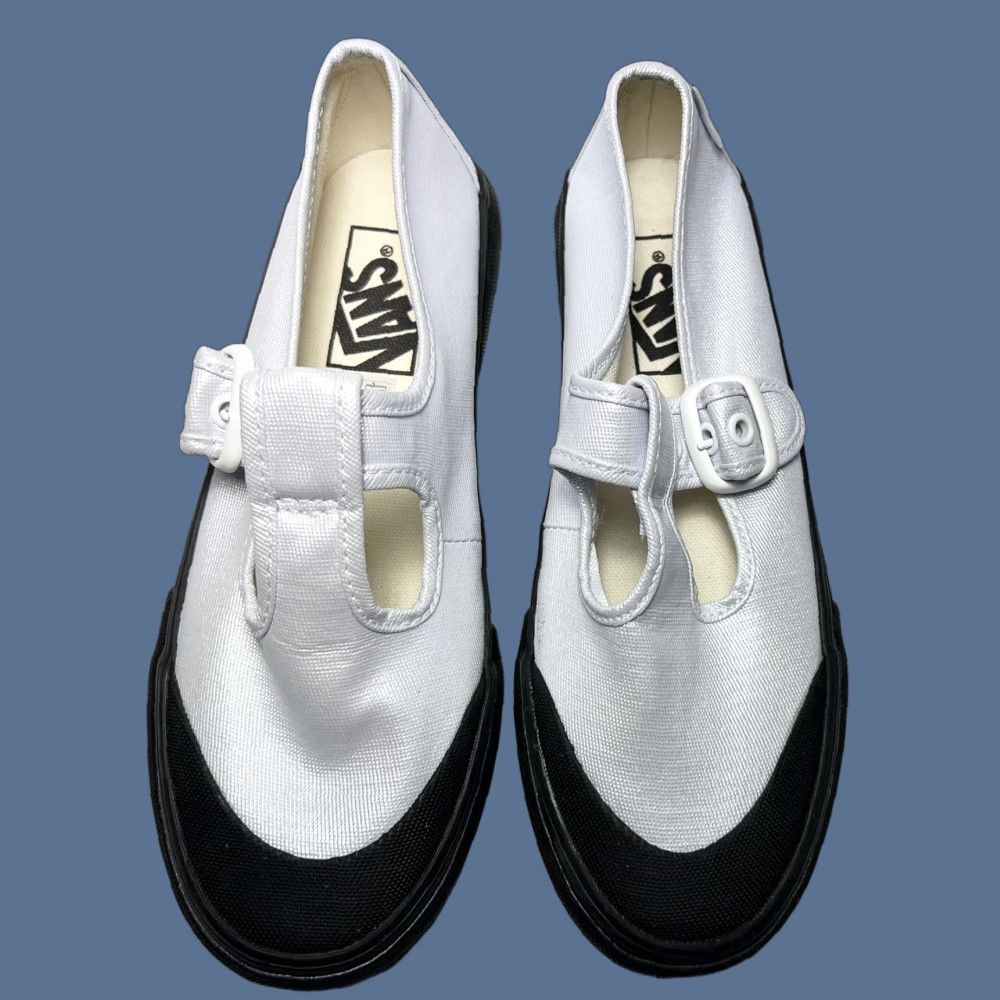 Vans VANS Style 93 Shoes Metallic Canvas White Women 5.5 4" Size M / US 6-8 / IT 42-44 - 1 Thumbnail