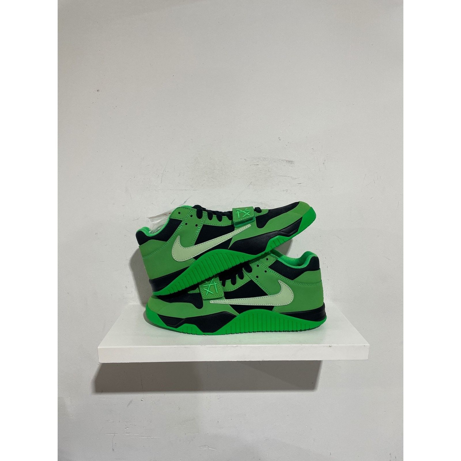 Nike JORDAN CJ1 T-REXX 'TRAVIS SCOTT GREEN SPARK' SIZE 10.5 Size US 10.5 / EU 43-44 - 1 Thumbnail