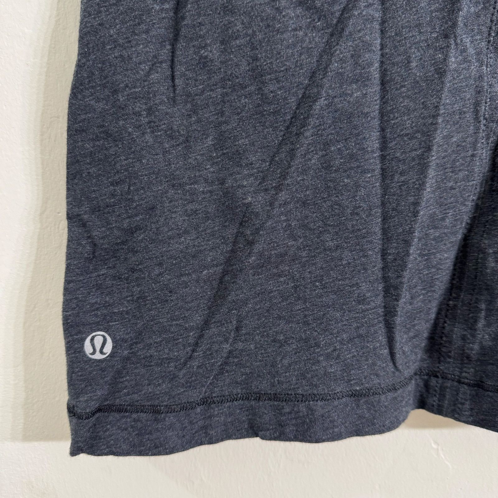 Lululemon Lululemon Devotion Short Sleeve Tee Arrow Chevron White Blac Size S / US 4 / IT 40 - 5 Thumbnail